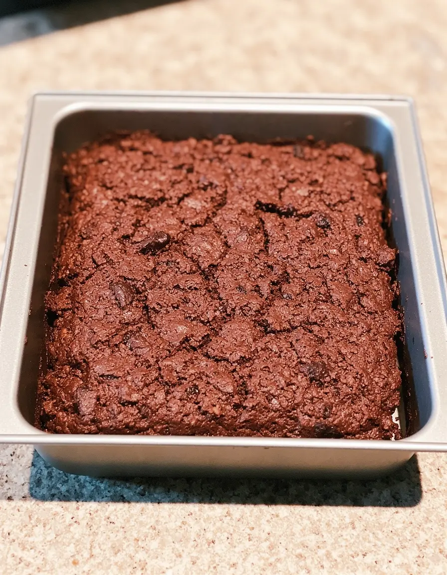 Quadratische Backform für Minecraft Dirt Block Kuchen mit Brownie-Inhalt