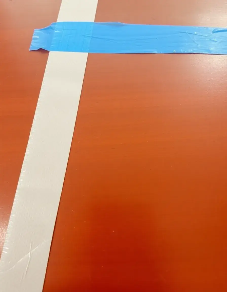 Starkes Klebeband für Leistenmontage