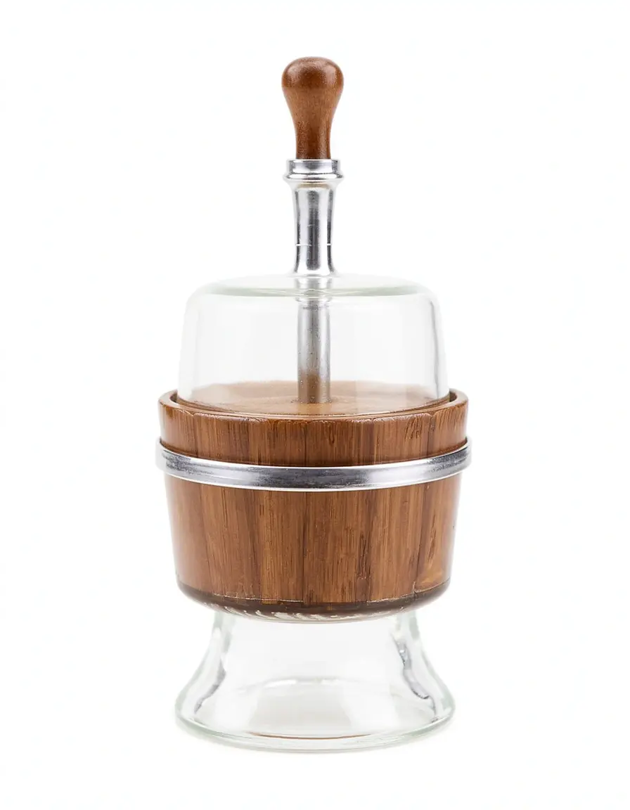 Kleines Butterfass aus Glas mit Holzstößel zur eigenen Herstellung