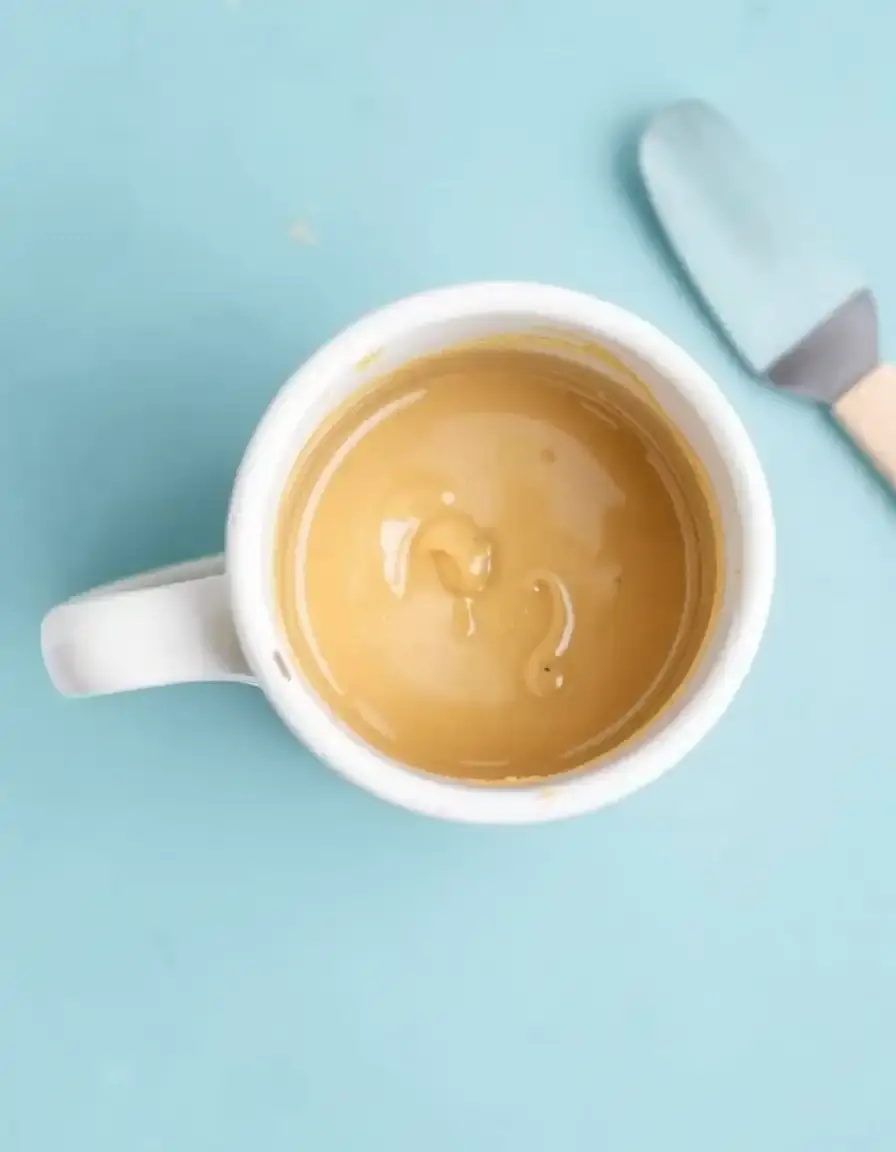 Keramiktasse für Mug Cakes mit Teigfüllung